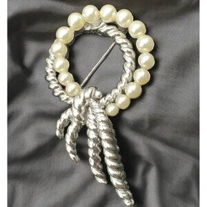 Crown Trifari Brooch Faux Pearl Silver Tone Wreath Rope Pin Twist Knot Layered